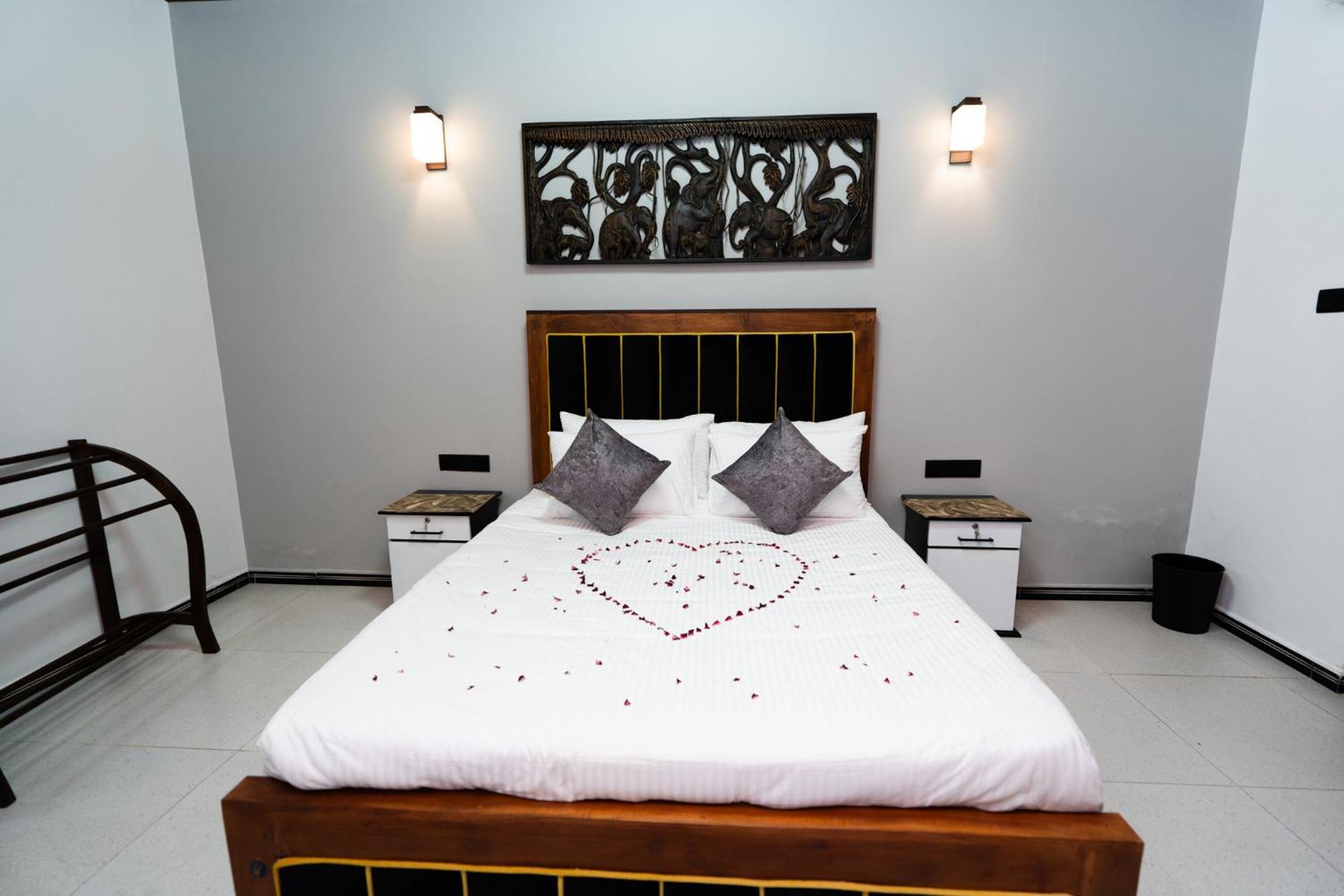 Golden Stars Hotel دامبولا المظهر الخارجي الصورة