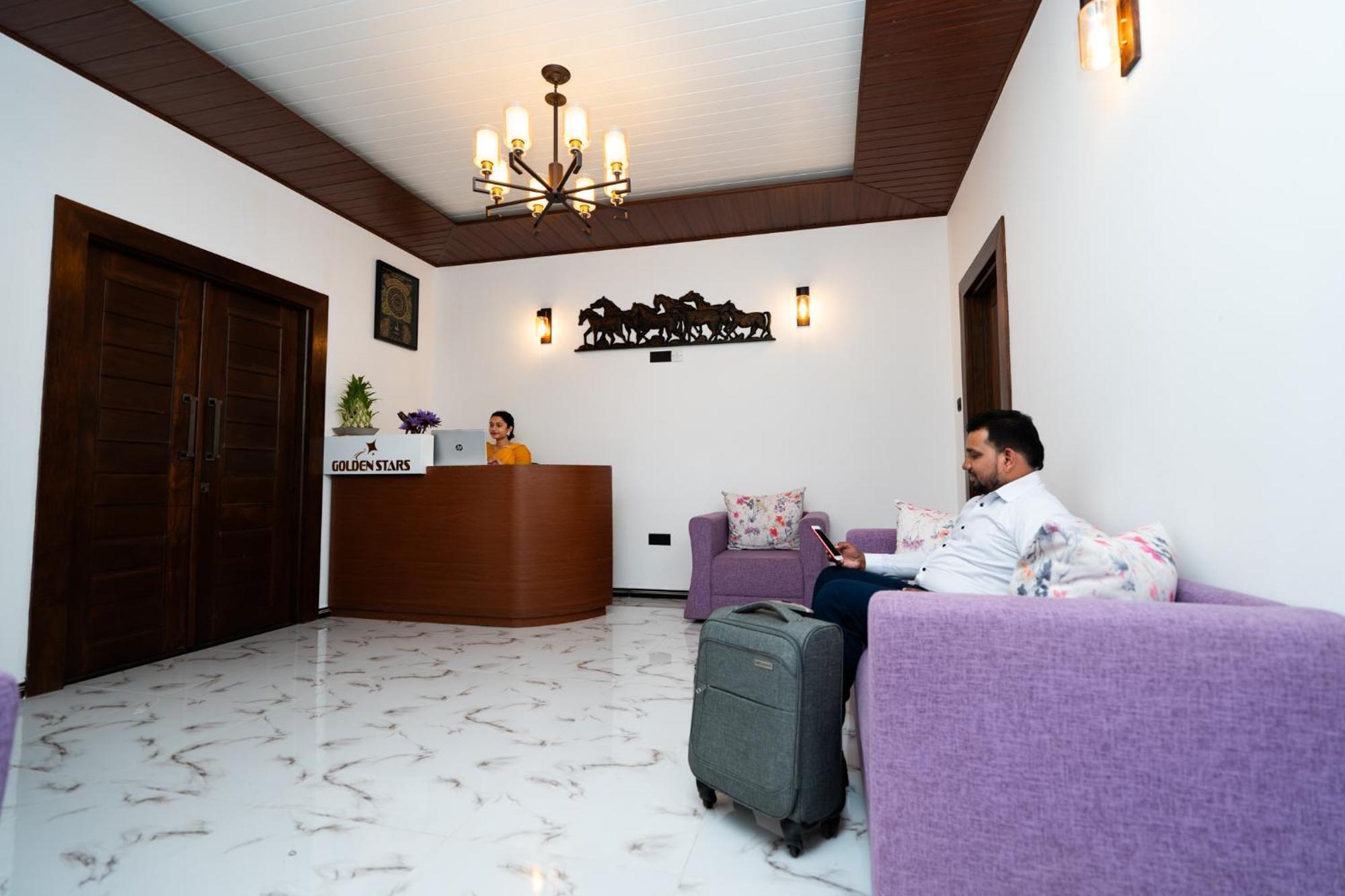 Golden Stars Hotel دامبولا المظهر الخارجي الصورة