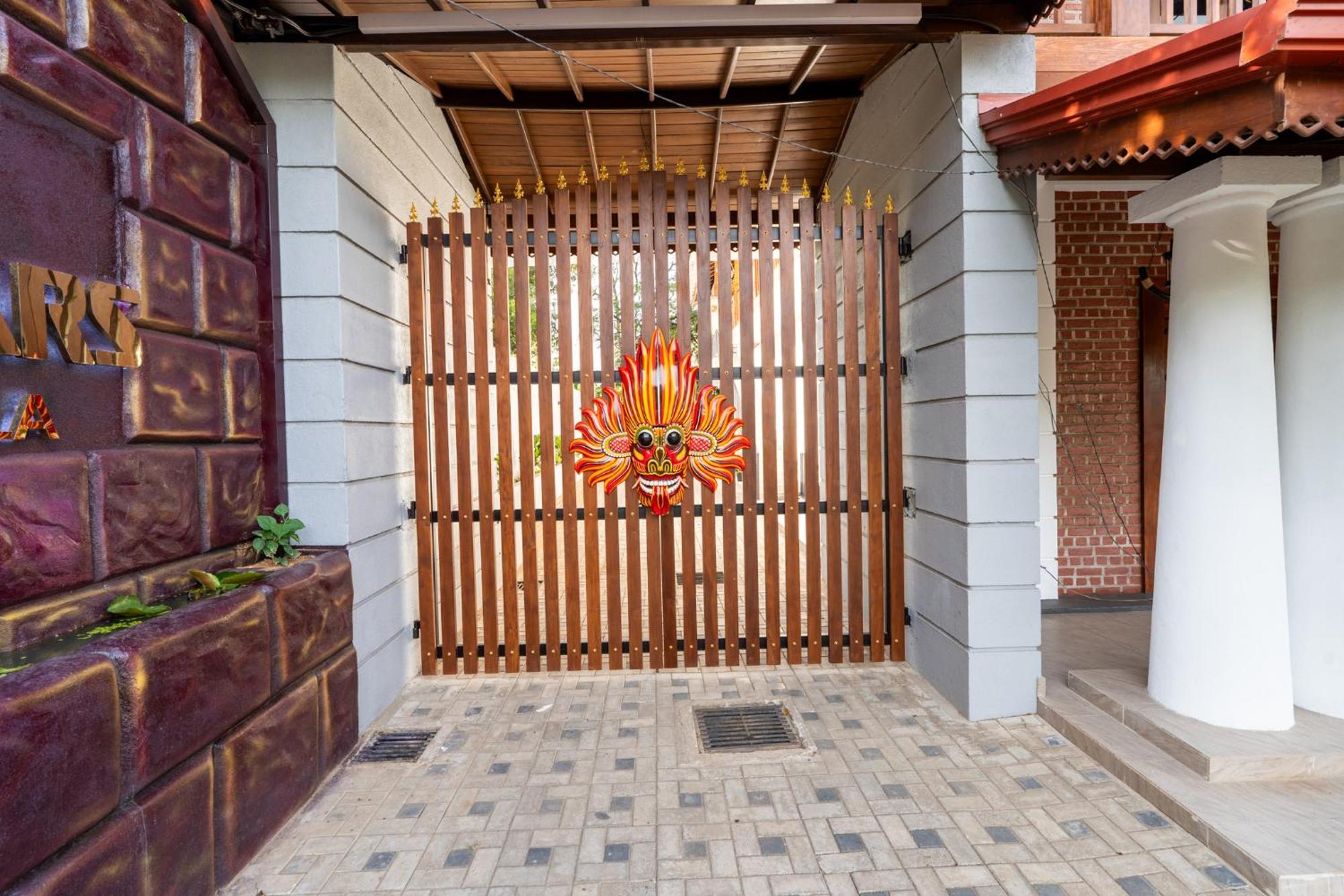 Golden Stars Hotel دامبولا المظهر الخارجي الصورة
