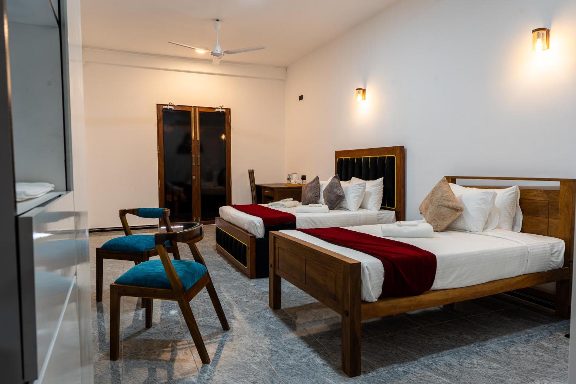 Golden Stars Hotel دامبولا المظهر الخارجي الصورة