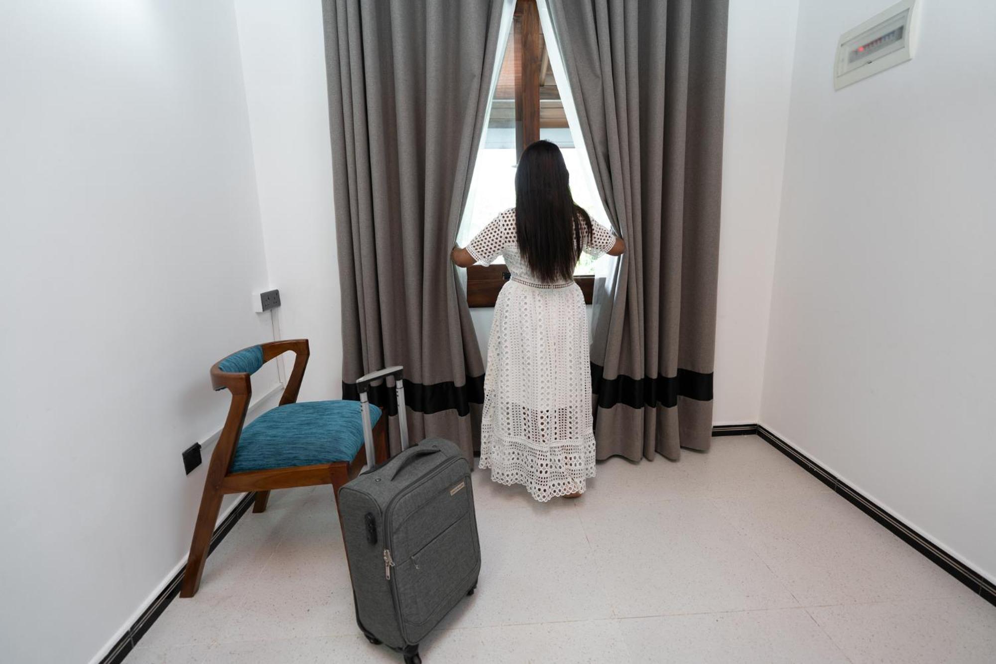 Golden Stars Hotel دامبولا المظهر الخارجي الصورة