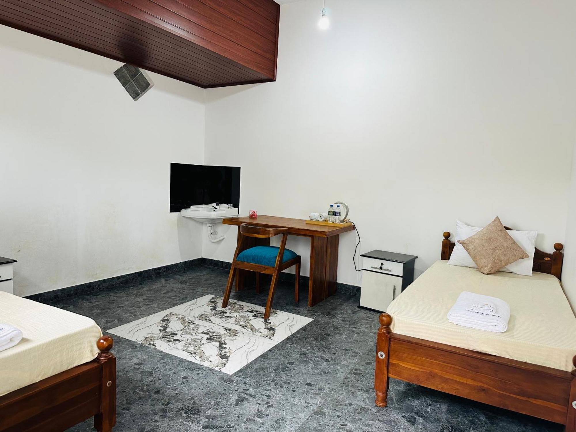 Golden Stars Hotel دامبولا المظهر الخارجي الصورة
