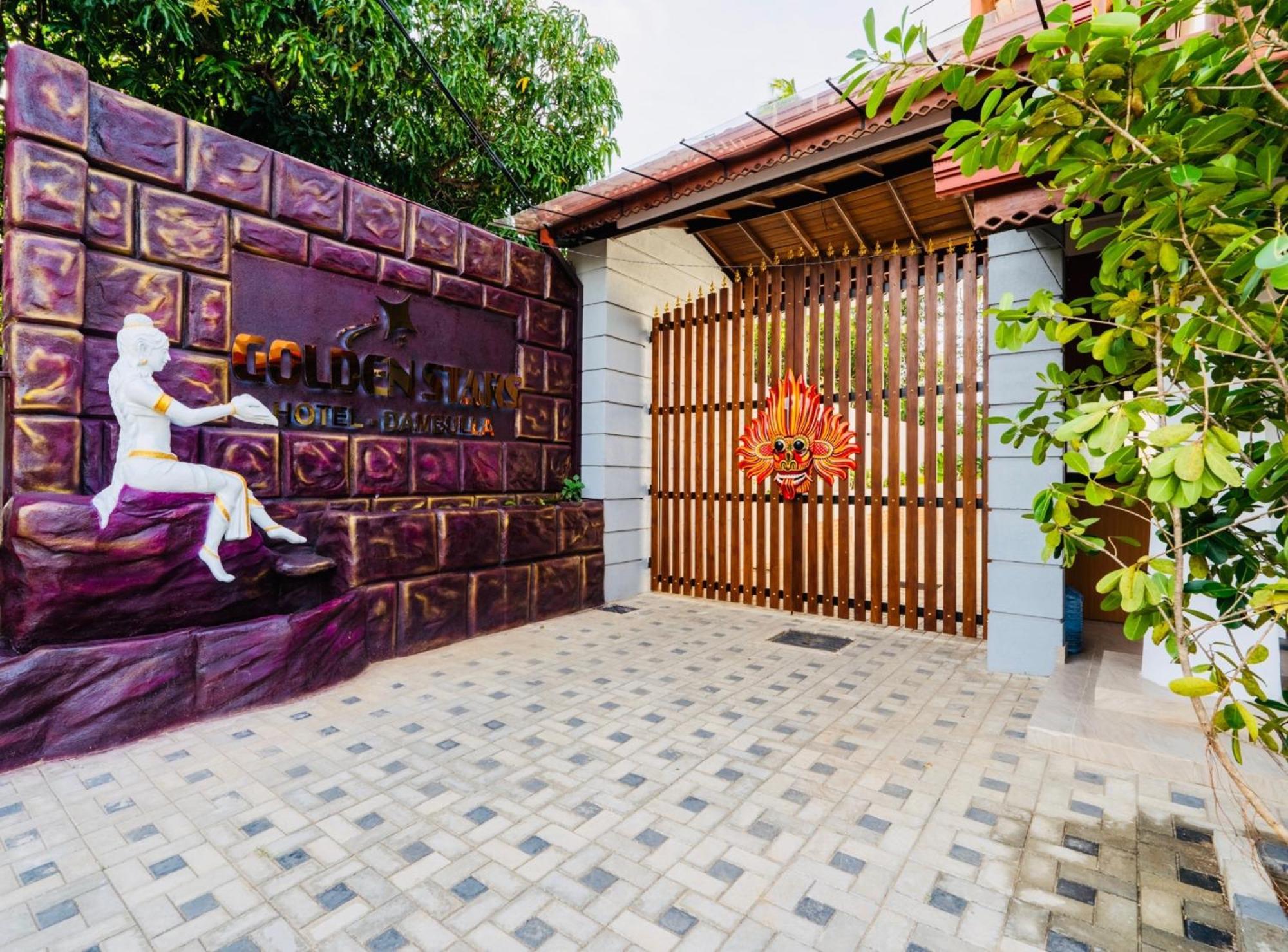 Golden Stars Hotel دامبولا المظهر الخارجي الصورة